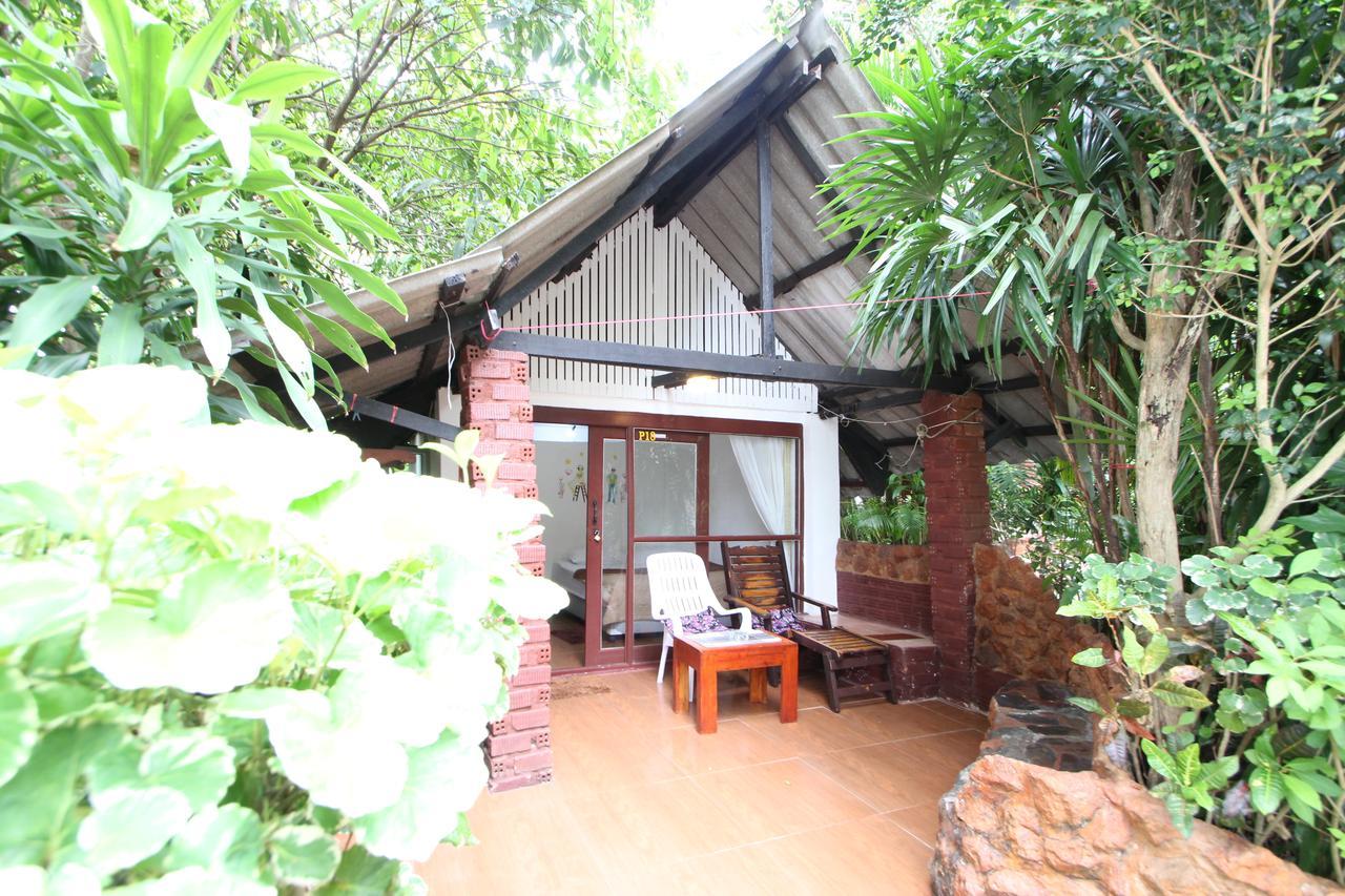 Pine Bungalow Krabi town Exteriör bild